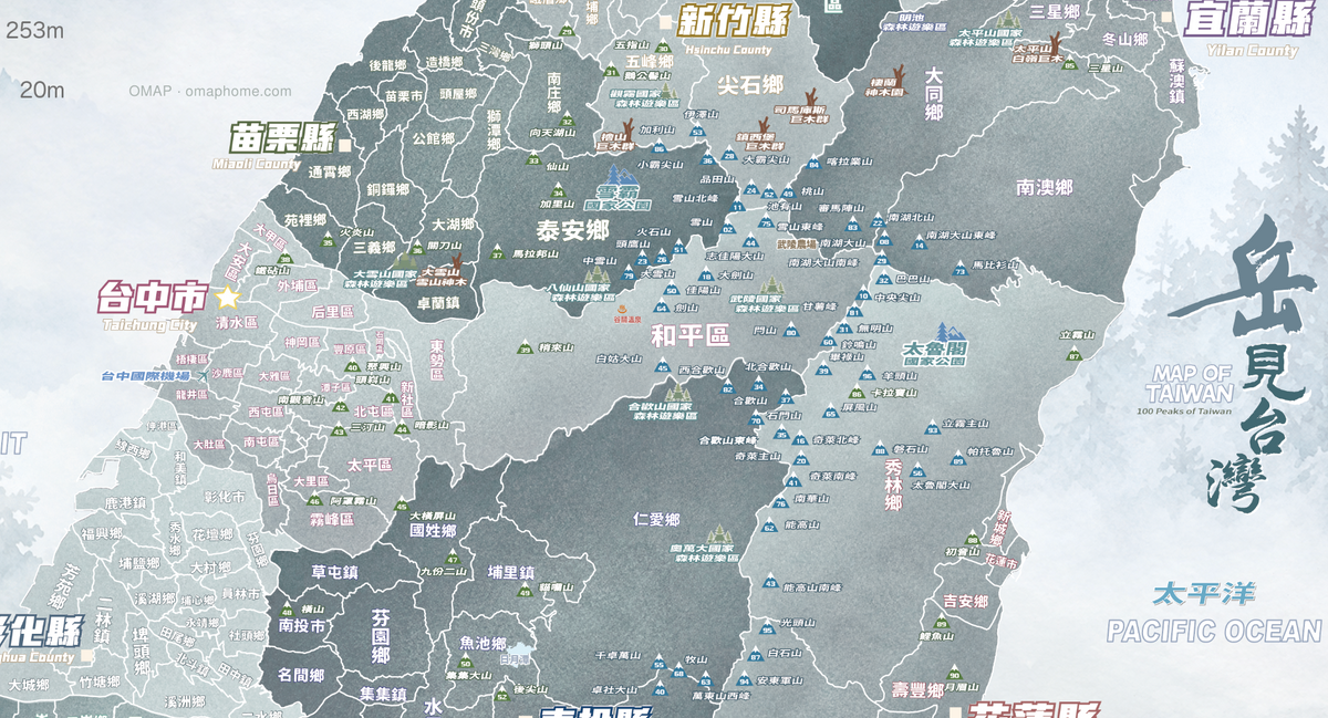 OMAP 岳見台灣百岳版・霧森綠局部特寫，呈現台灣鄉鎮界線、山岳編號與森林水彩意象